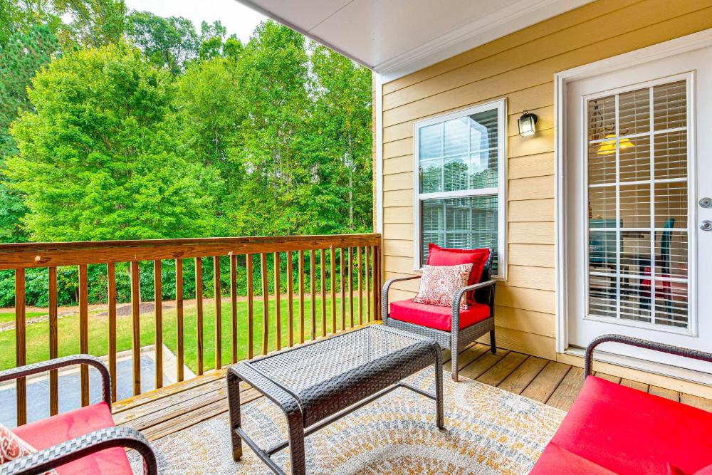 3 Mi to Avalon Townhome with Balcony in Alpharetta!